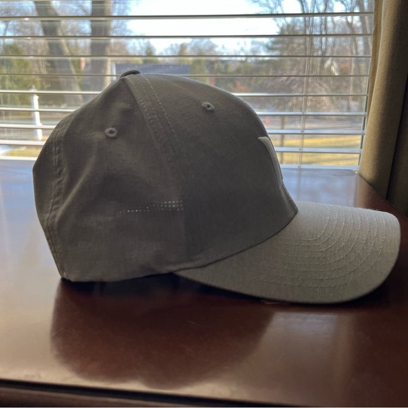 Hurley Men’s Phantom Resist Lightweight Stretch Back Grey Hat Size S/M - Picture 5 of 15